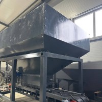 Бункер-живильник для сипучих матеріалів на 6 куб. метрів із зворушувачем