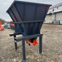 Бункер для бетону з гідроциліндром на навантажувач